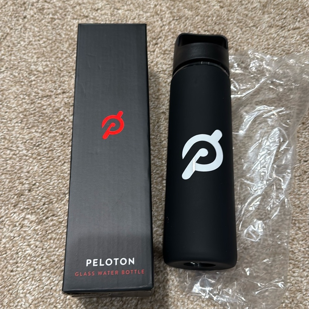 PELOTON Glass Water Bottle NEW